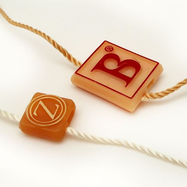 新款服裝吊牌吊粒定做 雙插吊繩內衣塑料吊粒定制廠家批發