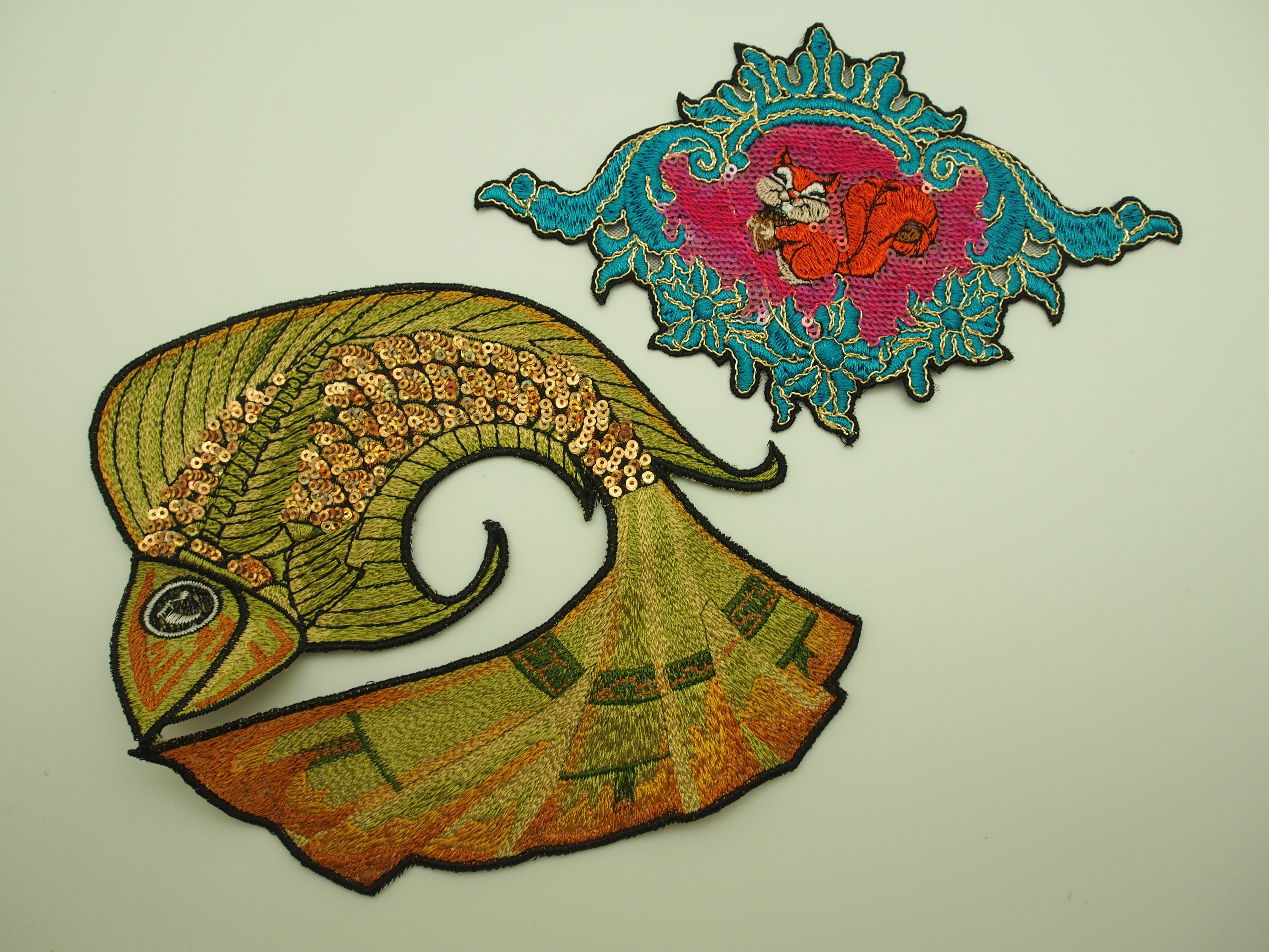 廠(chǎng)家批發(fā)錦鯉繡花標(biāo)電腦刺繡布貼 服裝鞋帽繡花商標(biāo)魔術(shù)貼定制自粘標(biāo)貼